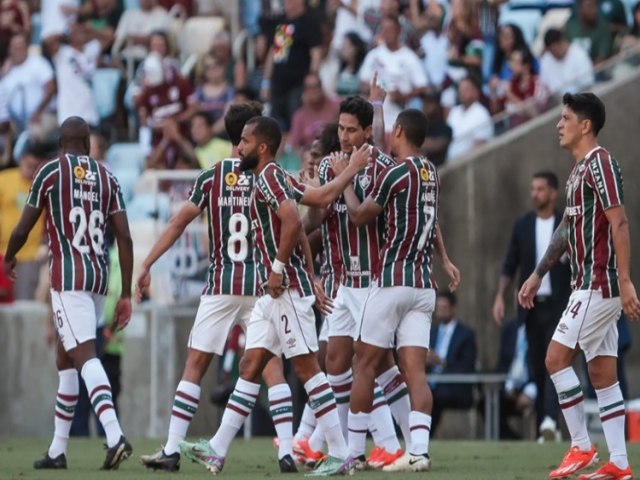 Sob olhares de Dorival Jnior, Fluminense supera o Vasco e vence primeira no Brasileiro