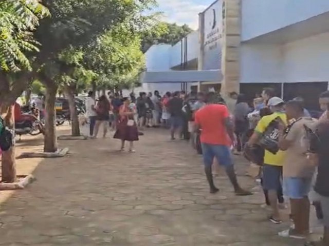 Trs pessoas so conduzidas a Delegacia por apresentar documento falso no cartrio eleitoral de Picos
