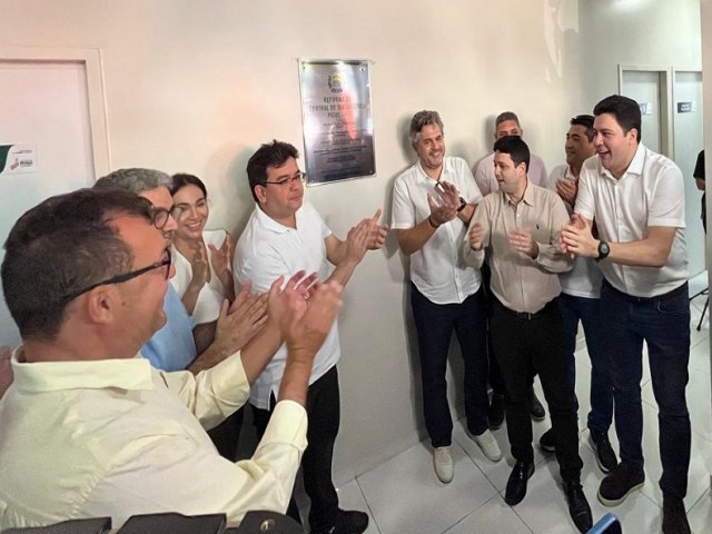 Governador inaugura hospital, ala peditrica e visita obra de drenagem em Picos