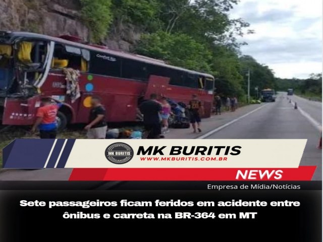 Sete passageiros ficam feridos em acidente entre nibus e carreta na BR-364 em MT