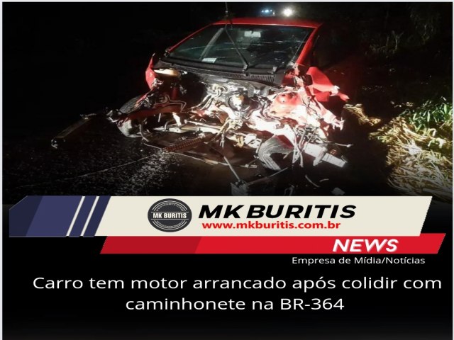 Carro tem motor arrancado aps colidir com caminhonete na BR-364