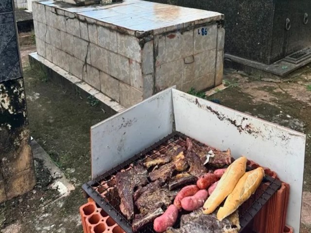 Coveiros fazem churrasco dentro de cemitrio em Rio Branco