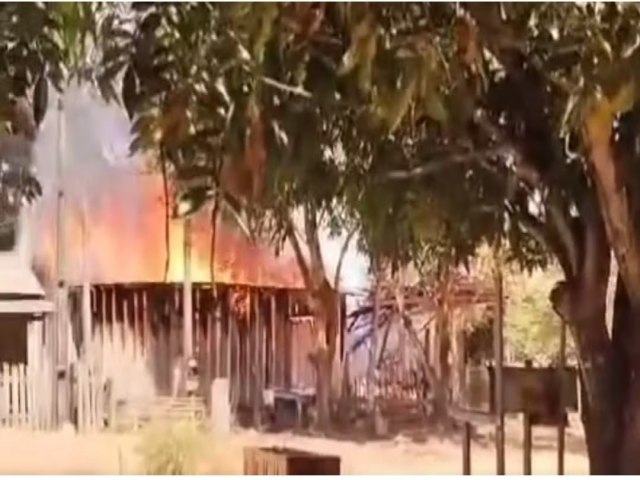 Homem  preso por colocar fogo em residncia com namorada dentro em RO