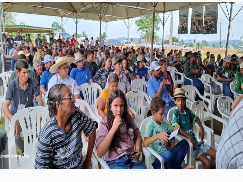 Buritis, Rondnia - O Dia de Campo Cafeicultura, est sendo realizado com sucesso na linha Saracura km 10