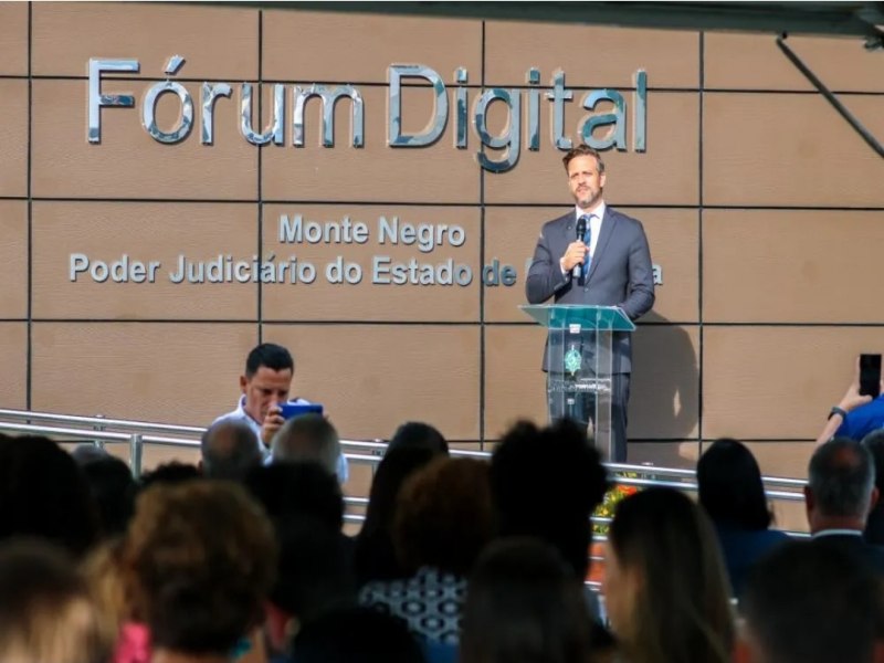 Deputado Delegado Lucas representa ALE-RO na inaugurao de Fruns Digitais