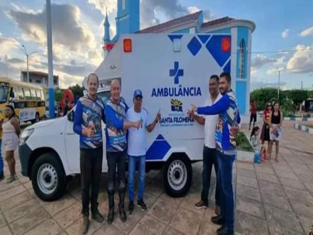 No final da Trilha de Motocross, filomenenses so presenteados com ambulncia 44 e micro-nibus escolar novos