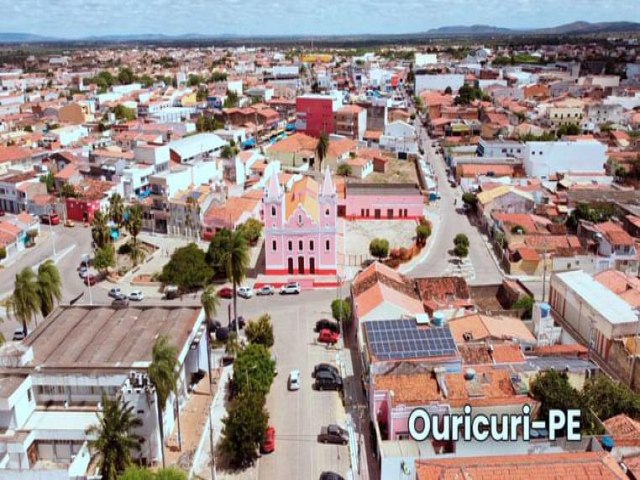 Professores da rede municipal de ensino de Ouricuri (PE) denunciam atraso de 5 meses no pagamento de salrios