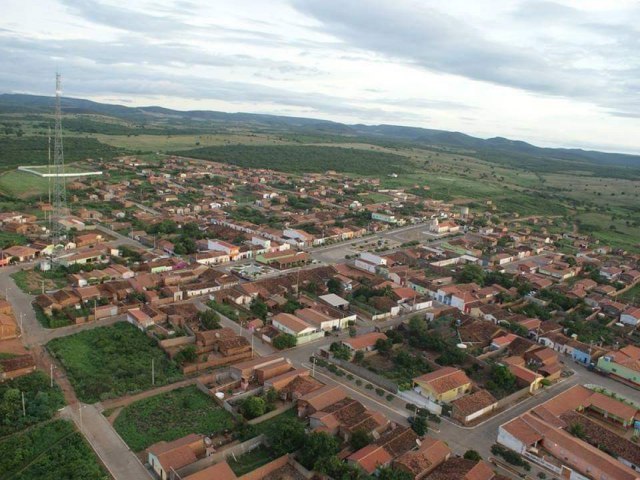 Betnia do Piau completa 30 anos de emancipao poltica e em vdeo o prefeito Fbio macedo faz homenagem a cidade 