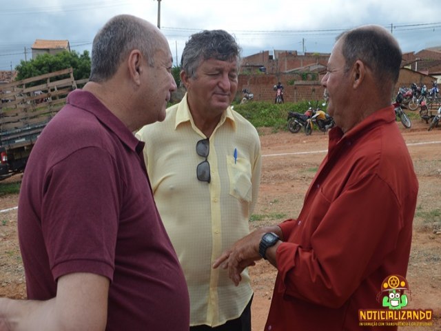 Prefeito GIldevan Melo visita Feira Livre do distrito do socorro  e discute as demandas da populao