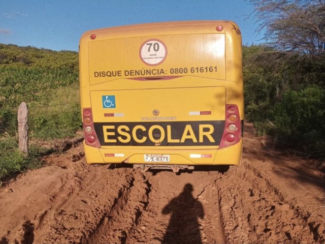 Retorno  as aulas em Santa Filomena-PE, ainda a dificuldades de trfego do transporte escolar em algumas rotas