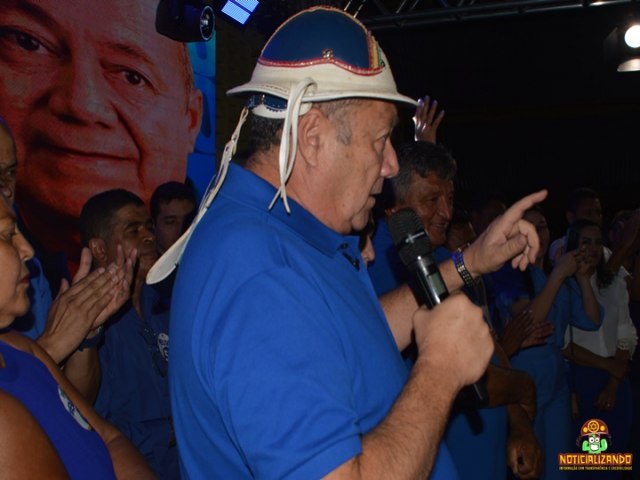 Prefeito Gildevan oficializa sua candidatura para disputar as eleies em Santa Filomena... Veja as fotos da conveno 